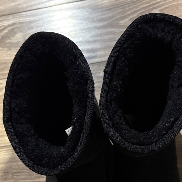 UGG Classic Black Winter Boots - Picture 4 of 5